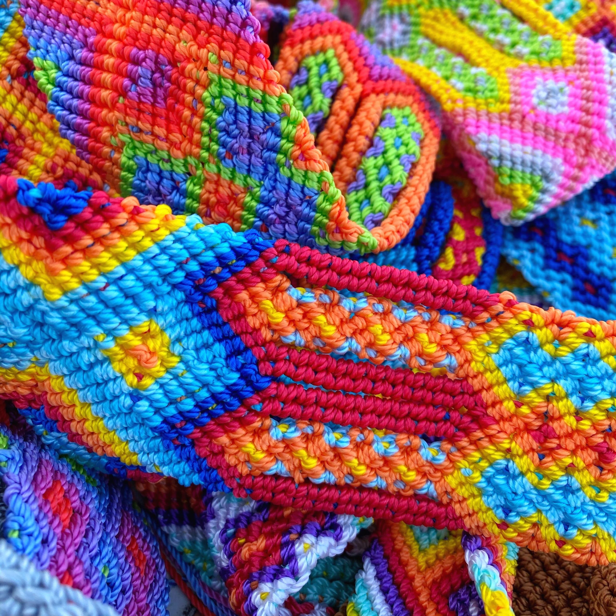 ＜Instagram掲載＞メキシコのミサンガ編みの色遣いが大好きです＊